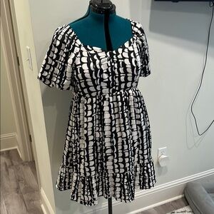 Doe & Rae Black and White abstract Patterned Satin babydoll Dress